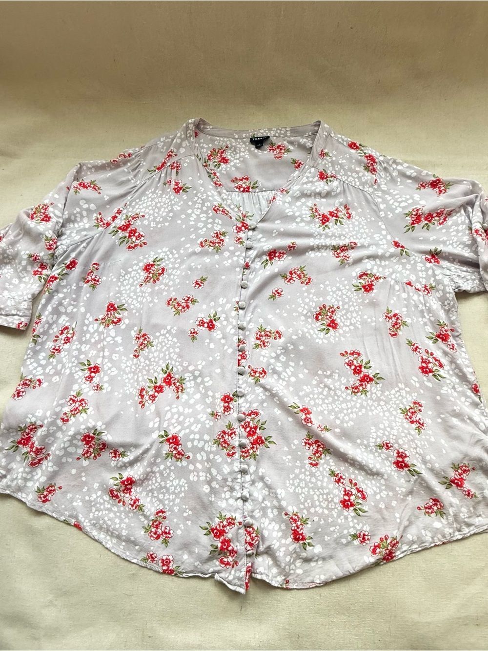 Torrid Women's Blouse Grey with Red Flowers & White Polka Dots Torrid Size 3 - Picture 7 of 13